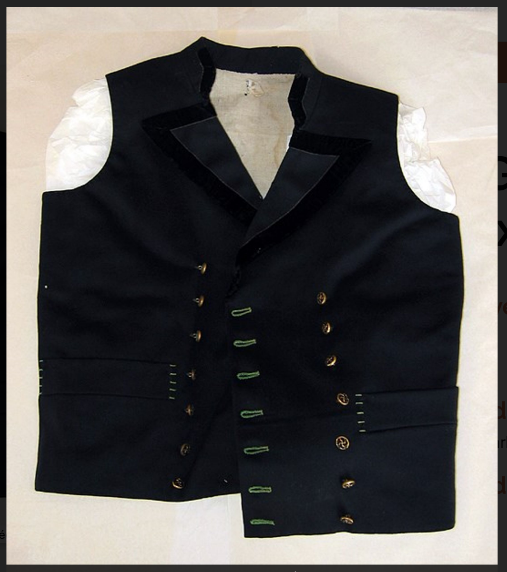 Gilet d'enfant de Carhaix exposé au musée breton de Quimper