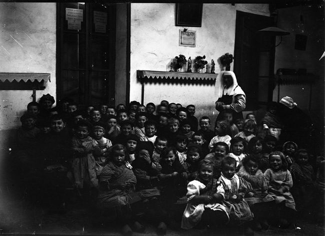 Photographie d'enfants d'une école maternelle.